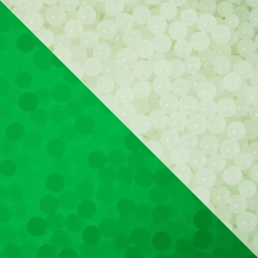 Bile fosforescente din gel care se umfla in apa pana la 7 8 mm pentru gel blastere sau utile in casa pentru decor sau flori.  Asemanatoare Orbeez.